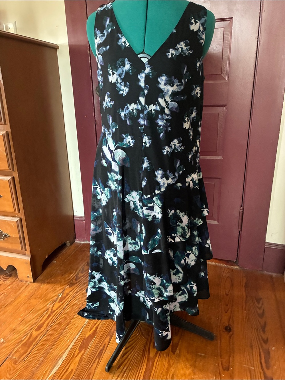 VERA WANG Floral Sleeveless Dress - Blue and White